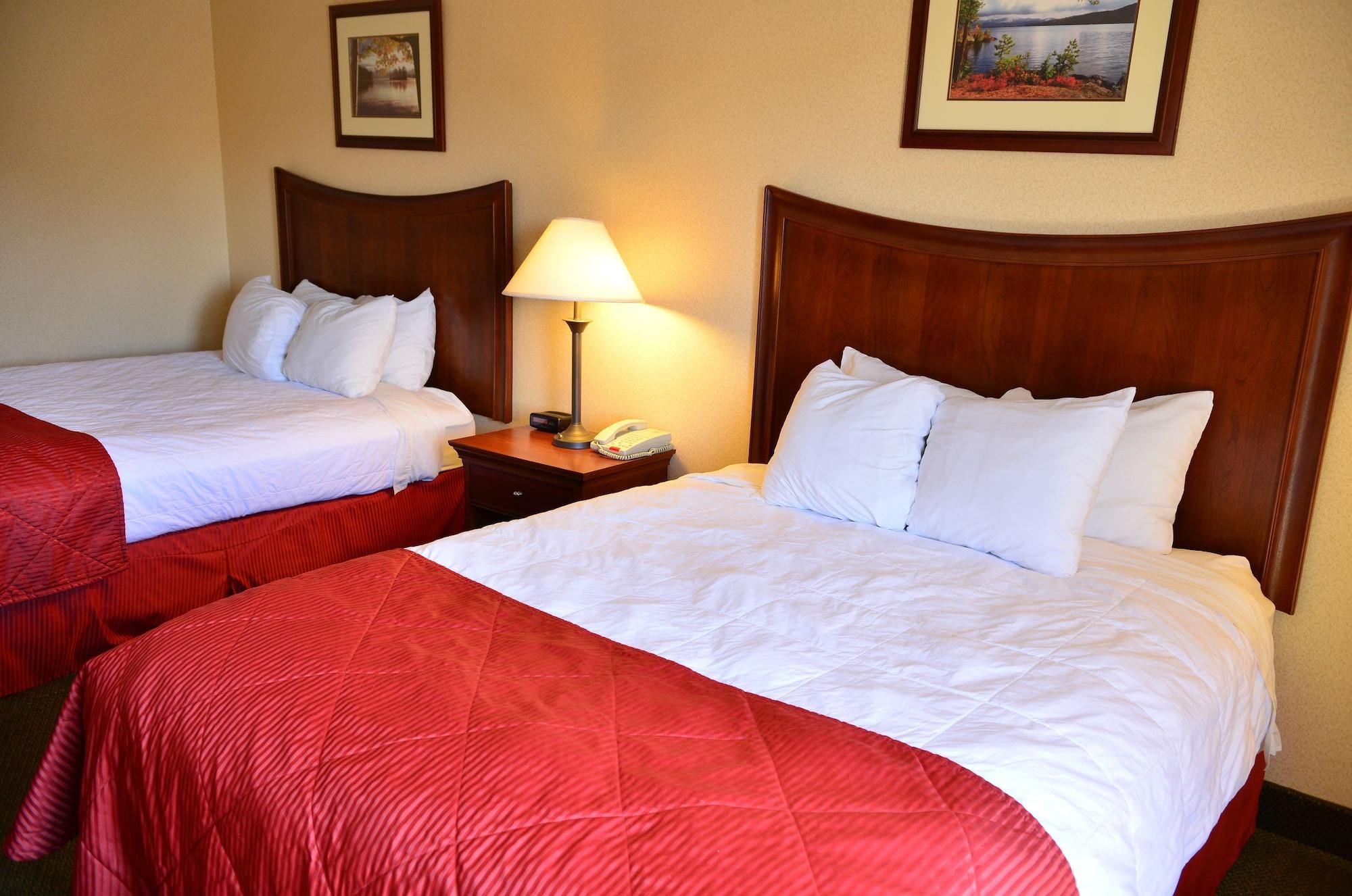 Clarion Inn & Suites At The Outlets Of Lake George Exterior photo