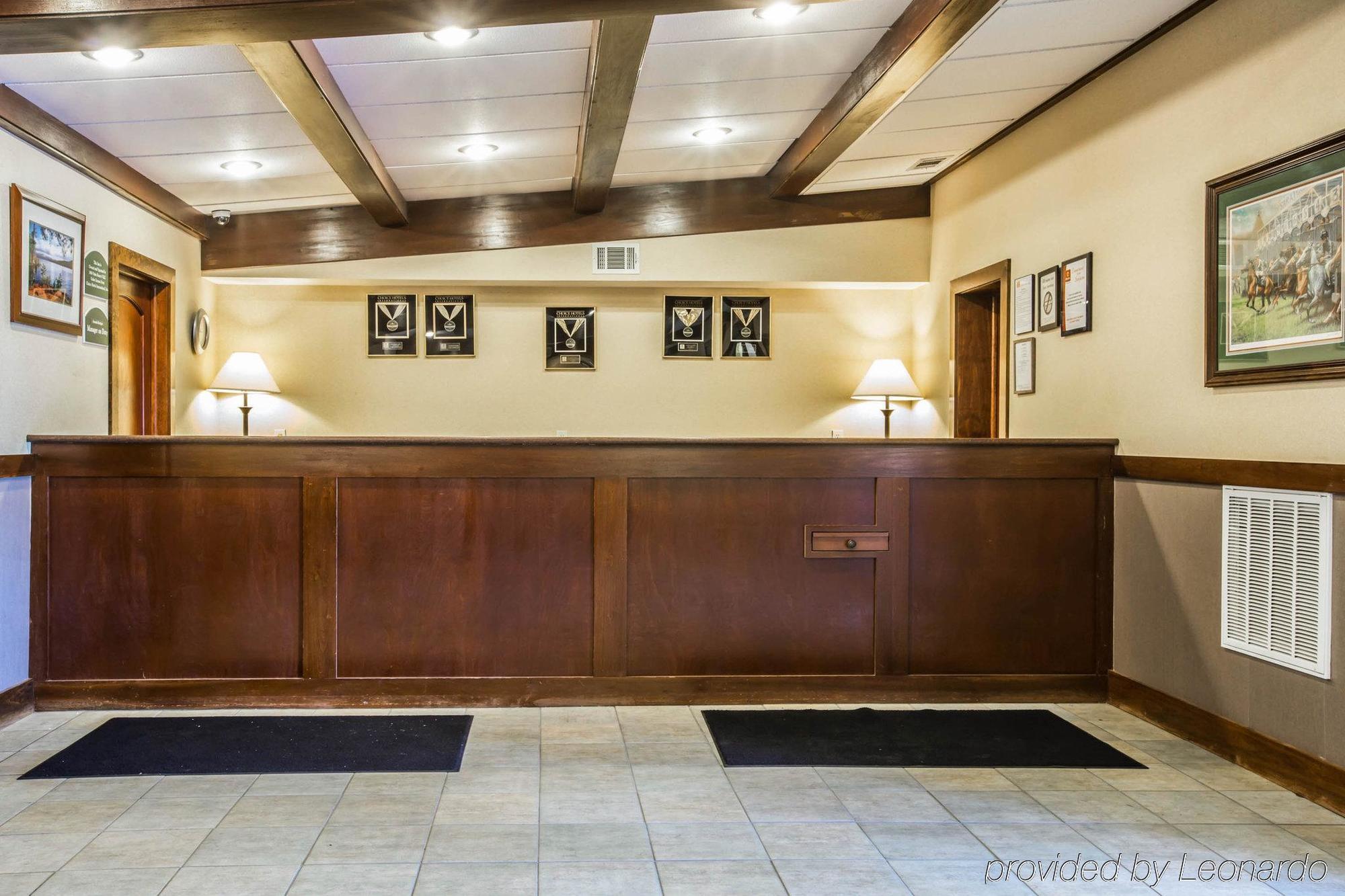 Clarion Inn & Suites At The Outlets Of Lake George Exterior photo