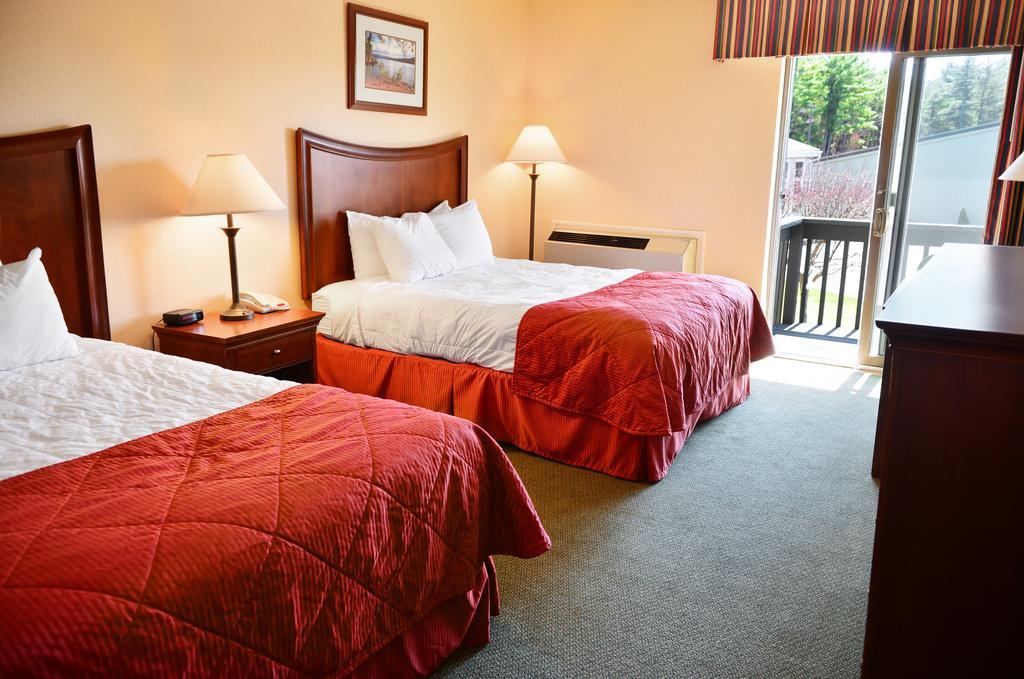 Clarion Inn & Suites At The Outlets Of Lake George Exterior photo