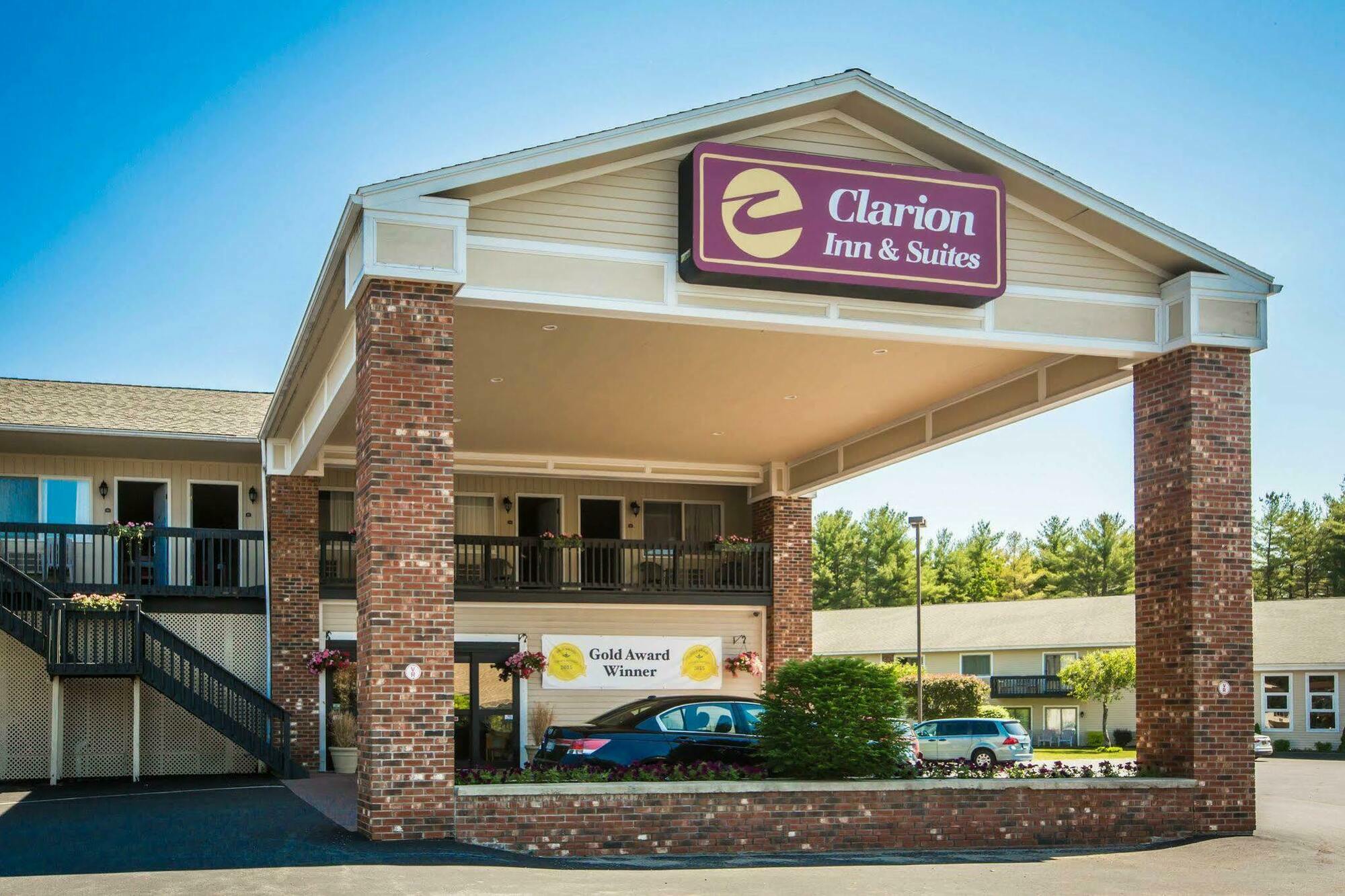 Clarion Inn & Suites At The Outlets Of Lake George Exterior photo
